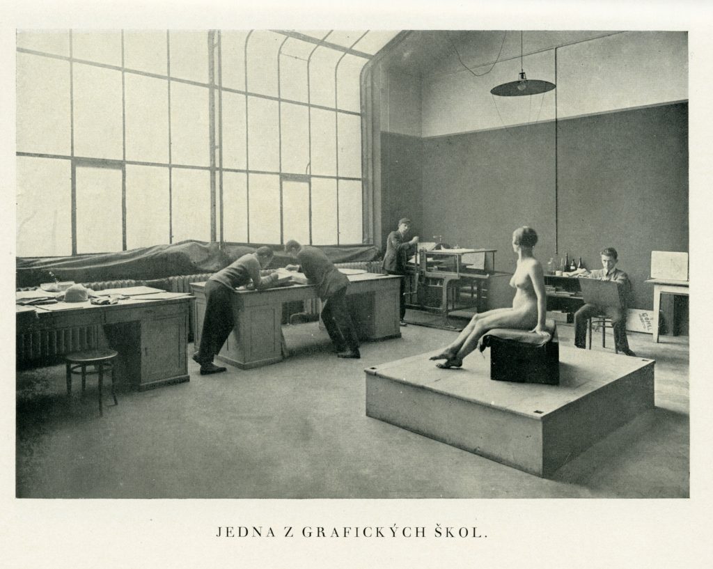 <p>historické snímky, Almanach AVU 1926, foto: Štencův grafický závod (autor neuveden)</p>
