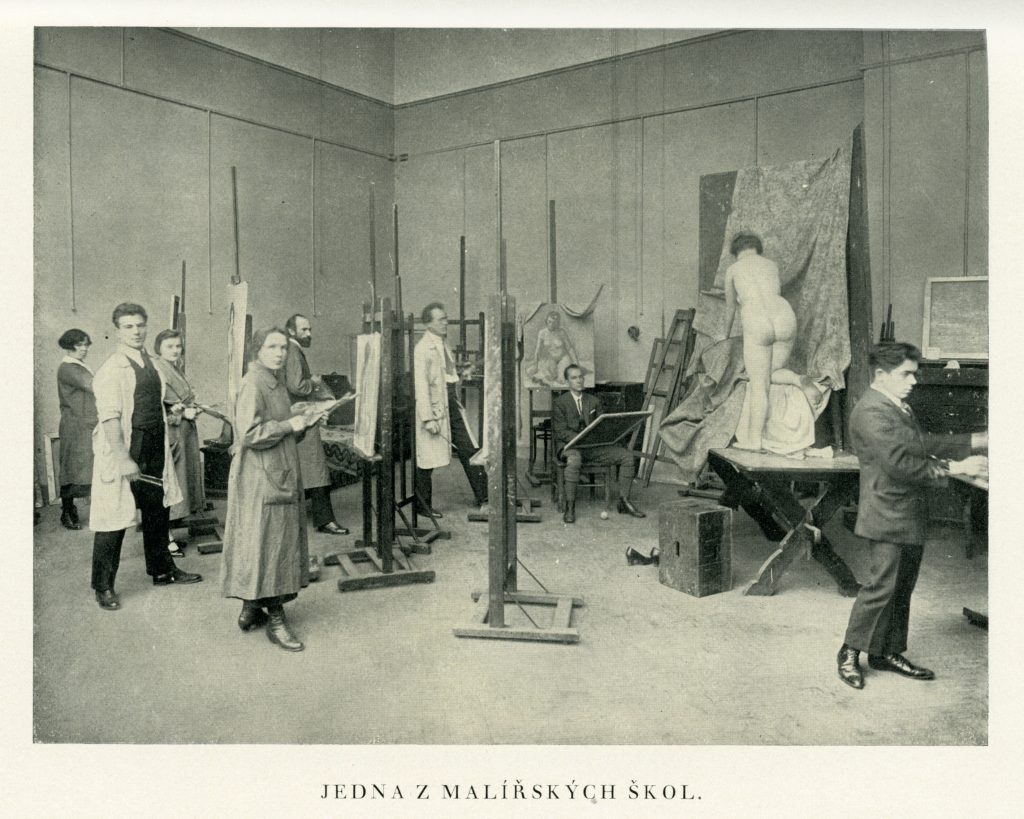 <p>historické snímky, Almanach AVU 1926, foto: Štencův grafický závod (autor neuveden)</p>
