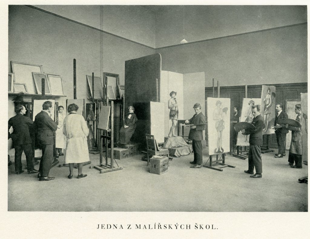 <p>historické snímky, Almanach AVU 1926, foto: Štencův grafický závod (autor neuveden)</p>
