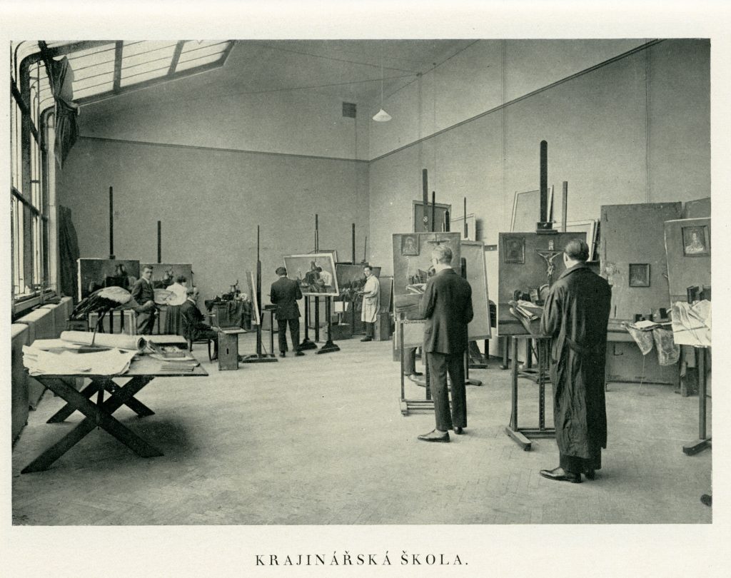 <p>historické snímky, Almanach AVU 1926, foto: Štencův grafický závod (autor neuveden)</p>
