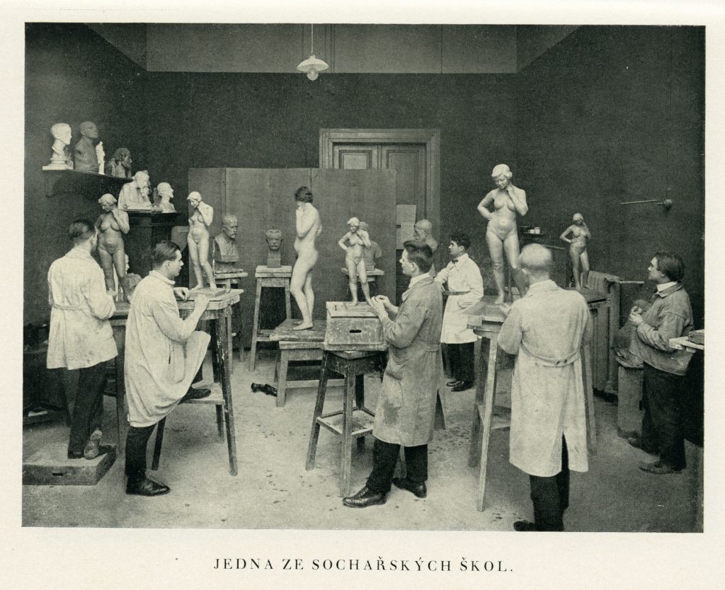 <p>historické snímky, Almanach AVU 1926, foto: Štencův grafický závod (autor neuveden)</p>
