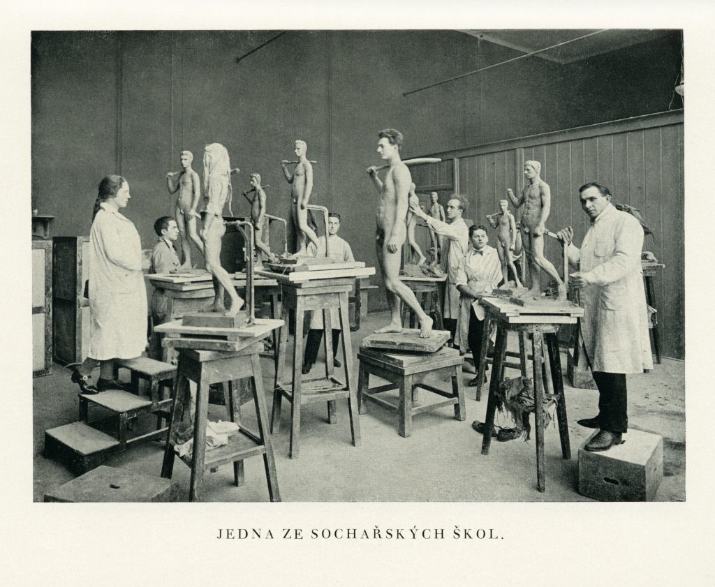 <p>historické snímky, Almanach AVU 1926, foto: Štencův grafický závod (autor neuveden)</p>
