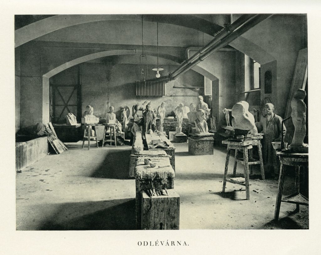 <p>historické snímky, Almanach AVU 1926, foto: Štencův grafický závod (autor neuveden)</p>
