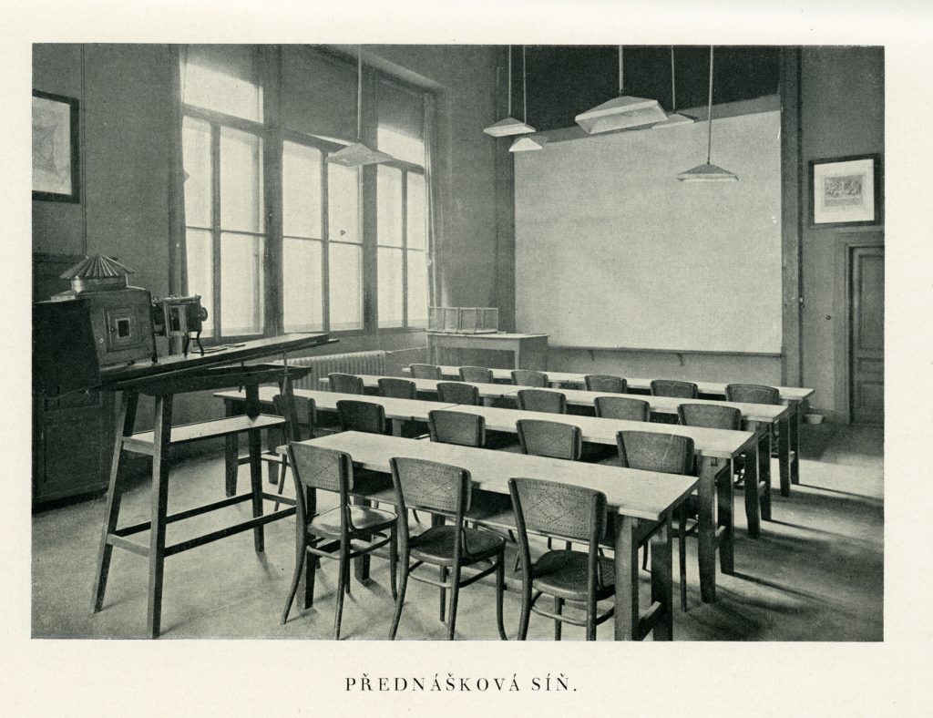 <p>historické snímky, Almanach AVU 1926, foto: Štencův grafický závod (autor neuveden)</p>
