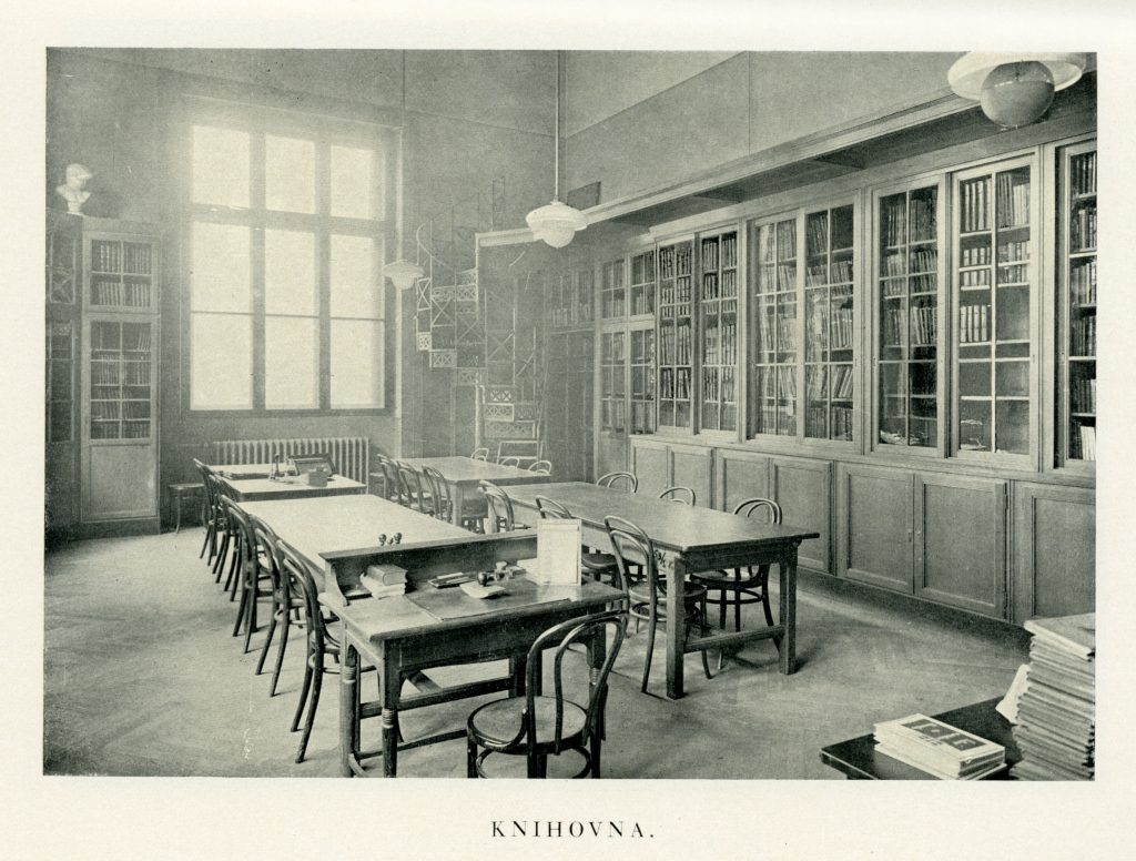 <p>historické snímky, Almanach AVU 1926, foto: Štencův grafický závod (autor neuveden)</p>
