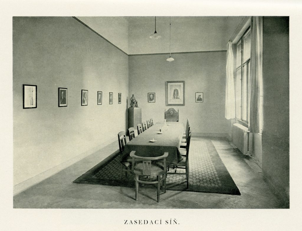 <p>historické snímky, Almanach AVU 1926, foto: Štencův grafický závod (autor neuveden)</p>
