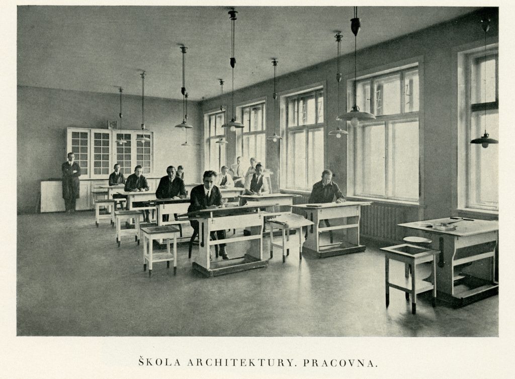 <p>historické snímky, Almanach AVU 1926, foto: Štencův grafický závod (autor neuveden)</p>
